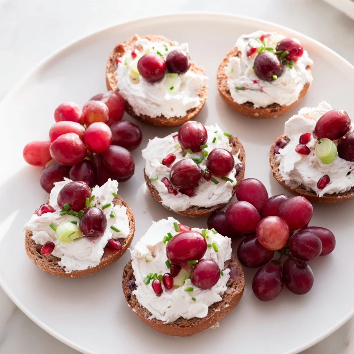 Cranberry Sleigh Bagel Board