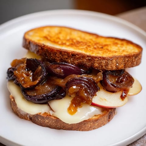 Caramelized Onion Apple Cheddar